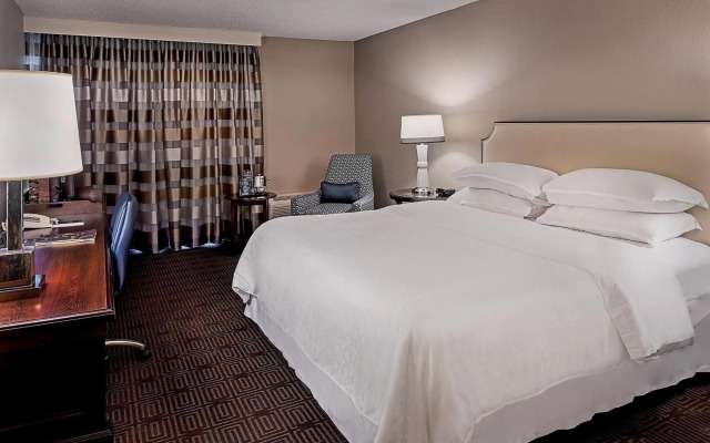 Sheraton Westport Chalet Hotel St. Louis