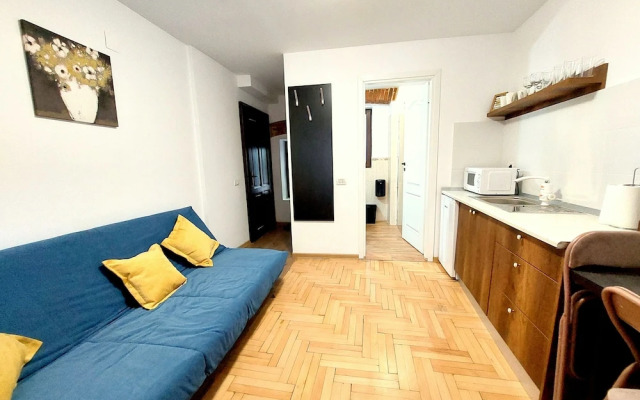 Casa Roth Apartments
