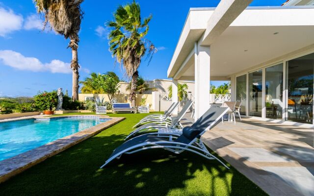 Ocean View! Fully Renovated Villa, Private Pool!