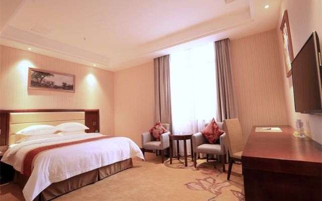 Vienna Hotel (Shenzhen Gongming Square Station)