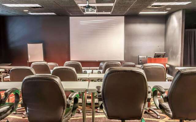 Sleep Inn & Suites Conference Center and Water Park