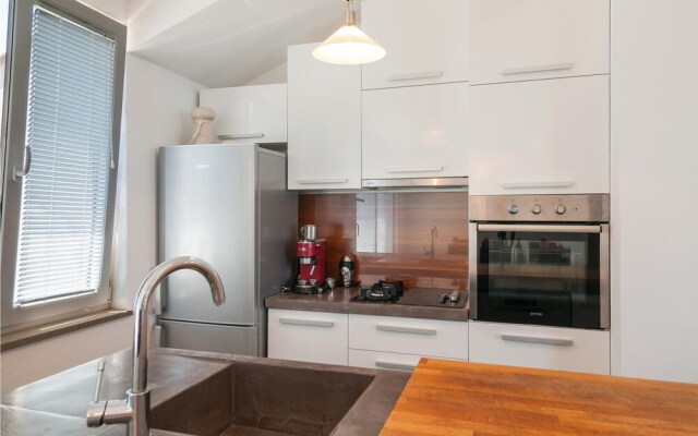 Beautiful Apartment in Sutivan With Wifi and 3 Bedrooms