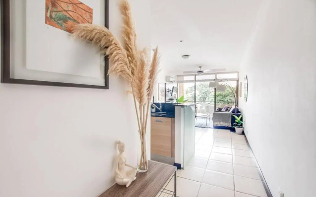 Modern 2 bed APT complex Pool,Tennis,Gym,FreeWiFi