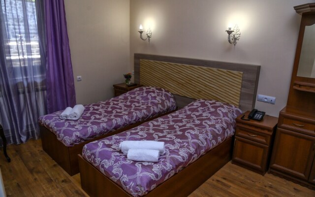 Lara Hotel