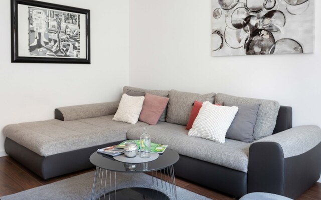 Sunny 2bdr Apartment With a Balcony