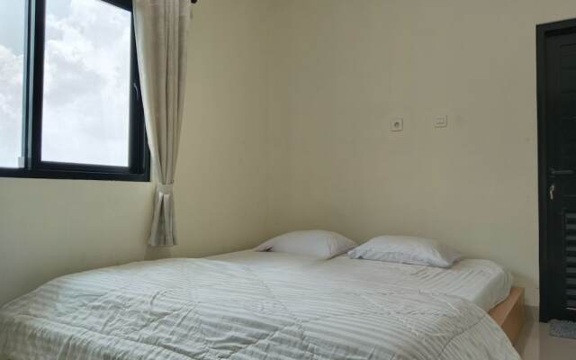 Yayah Guest House Syariah by Cocotel