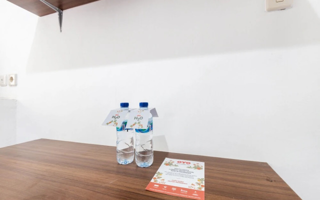 OYO 1598 Feby Inn Near RS Gandaria