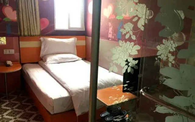 Xingzhong Hotel (Shanghai Xingzhong Road Subway Station)