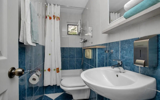Apartments by the sea Drasnice, Makarska - 2581