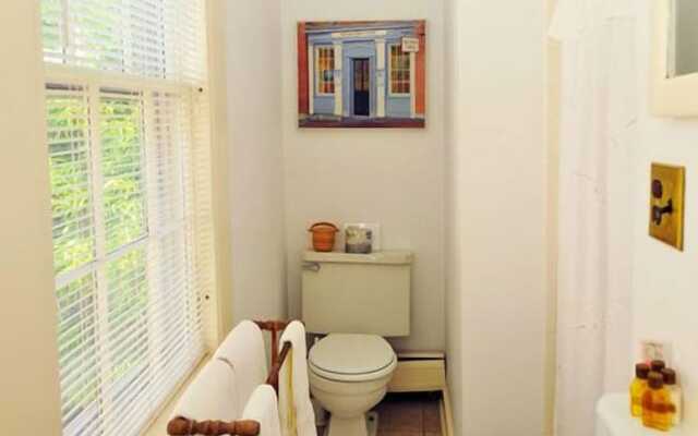 Languedoc Inn & 3 Hussey St Guest House