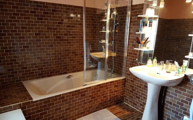 La Grange Des Roches Roses