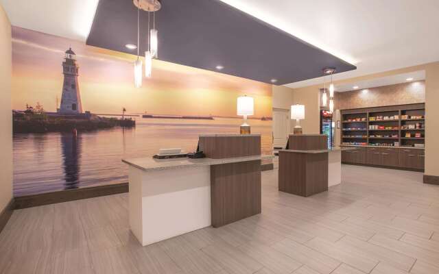 La Quinta Inn & Suites by Wyndham Buffalo Amherst