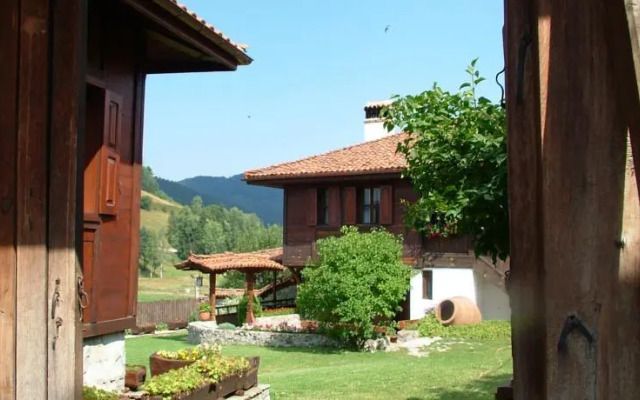 Hadji Neikovi guest houses