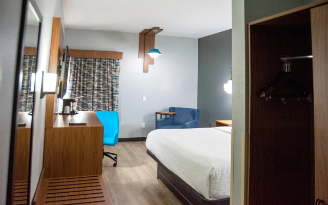 La Quinta Inn & Suites by Wyndham Fayetteville I-95