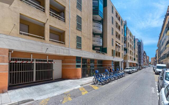 Amazing 3 Bdrs and Garden Place du Pin Parking !
