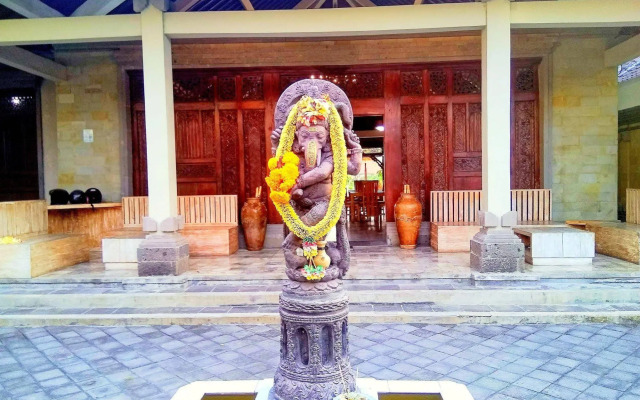 Nipuri Hotel