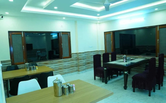 Hotel Mandakini Palace