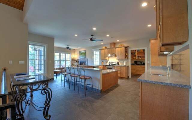 Lake Serenity - 6 Br Home