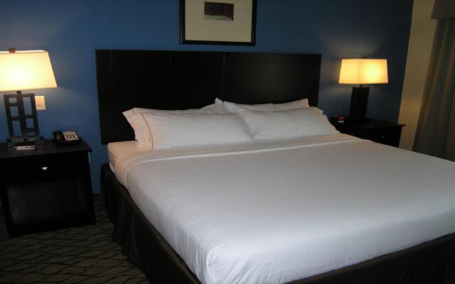 Holiday Inn Express & Suites Belle Vernon by IHG