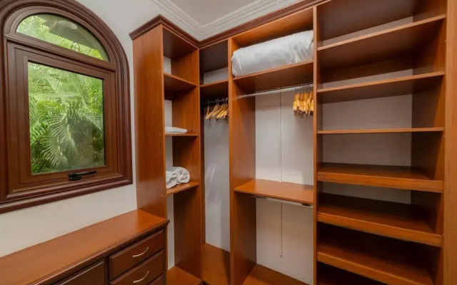 - Casa Zafiro 7 Bedrooms Private Pool