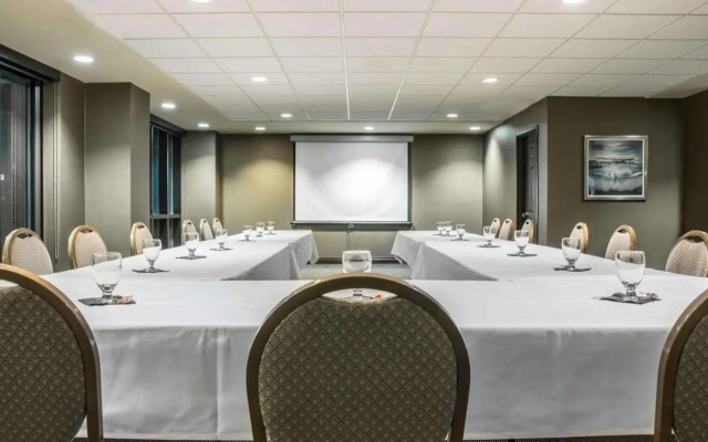 Shoreline Inn & Conference Center, Ascend Collection