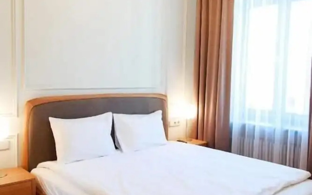 Roze Center Apartments