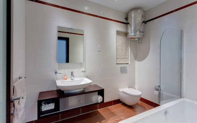 Seaview Apartment In Fort Cambridge, Sliema