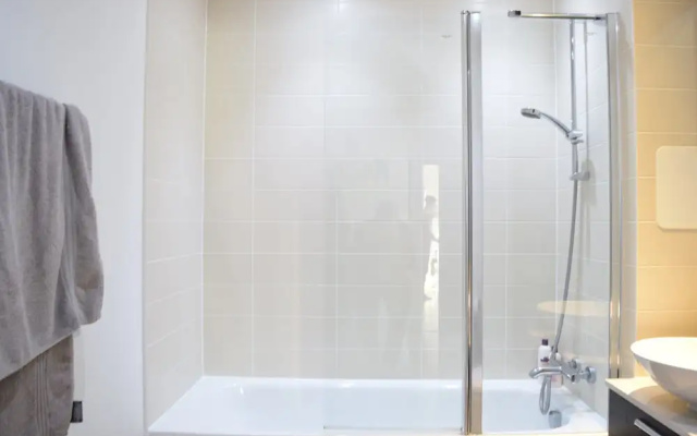 1 Bedroom Apartment Near Canary Wharf