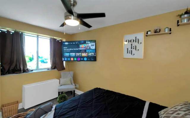 Spacious 3BR DTWN Condo with Pool