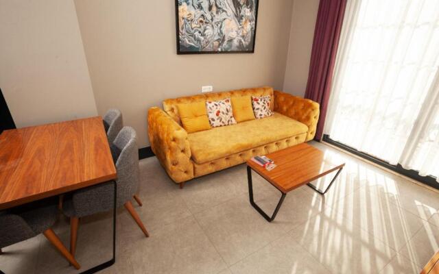 1 Room, Luxury shared pool apartment