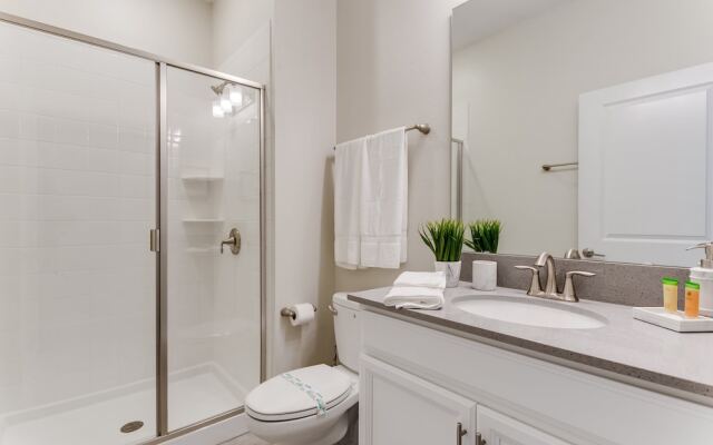 4bed 3Ba Storey Lake Home w. Pool