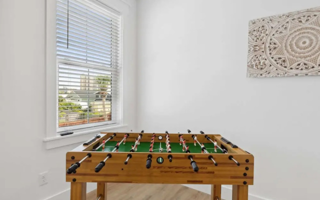 Blissful Getaway 4 BDR Whole Home Heated Pool!