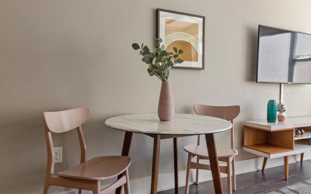 Denver | Alluring 1BD/1BA Riverfront Apartment