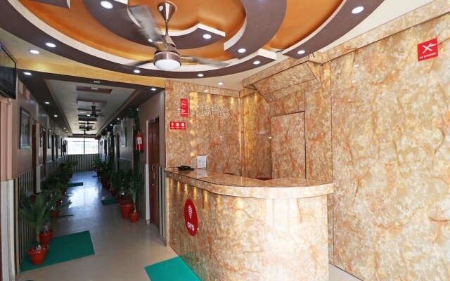 OYO 13234 Hotel Mahak