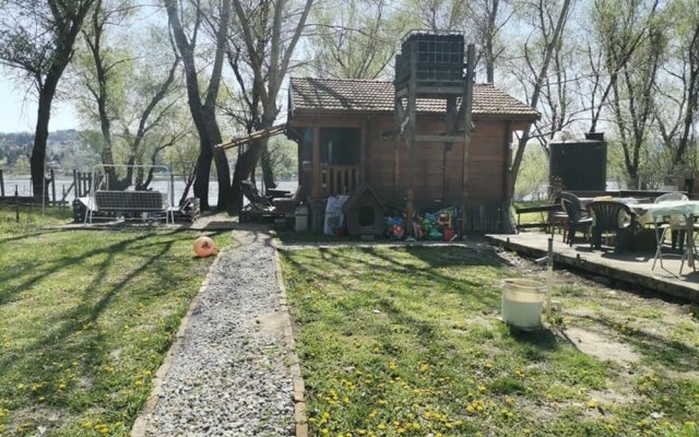 Cute Cottage on Danube