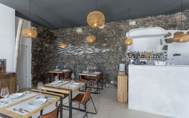 White Exclusive Suite & Villas