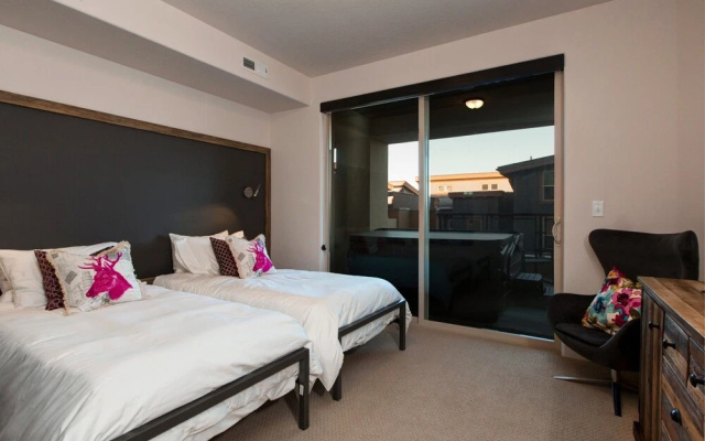 Mountain-View Newpark Terrace Condo by RedAwning