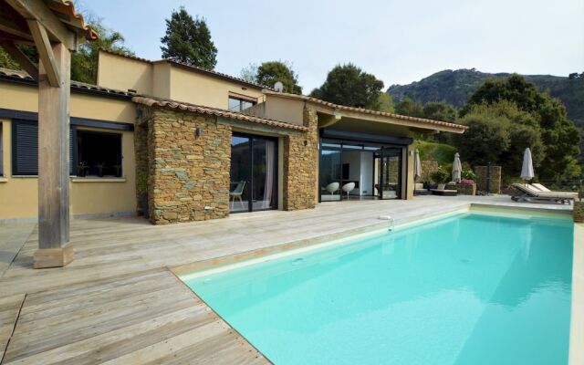 Villa piscine à débordement panorama