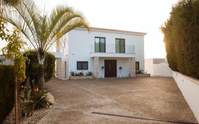 Villa 323 St Georges Complex
