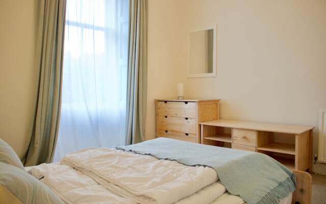 2 Bedroom Stockbridge Flat