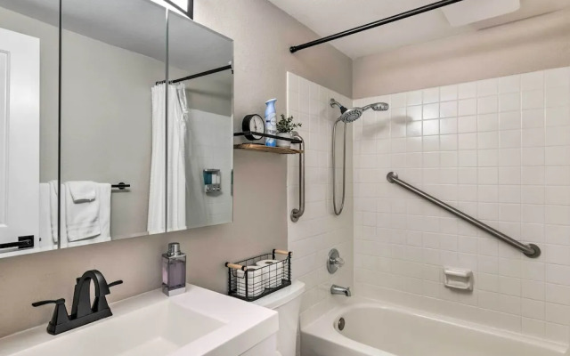 Modern Anchorage Apartment Near Hospitals!