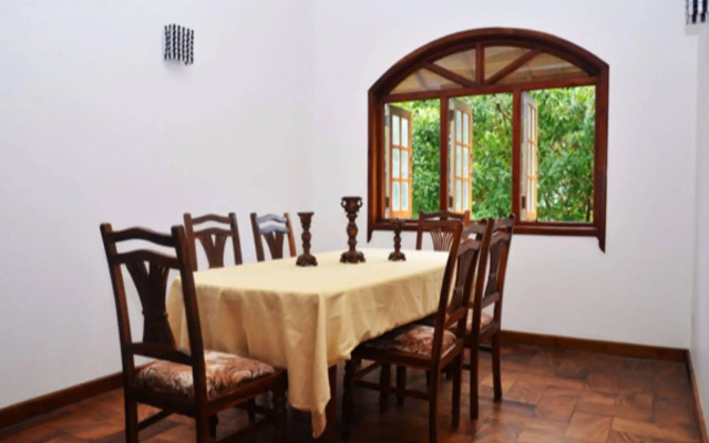 Vista Kandyan Crown