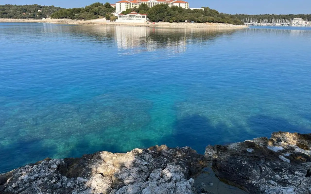Apt by the sea 1