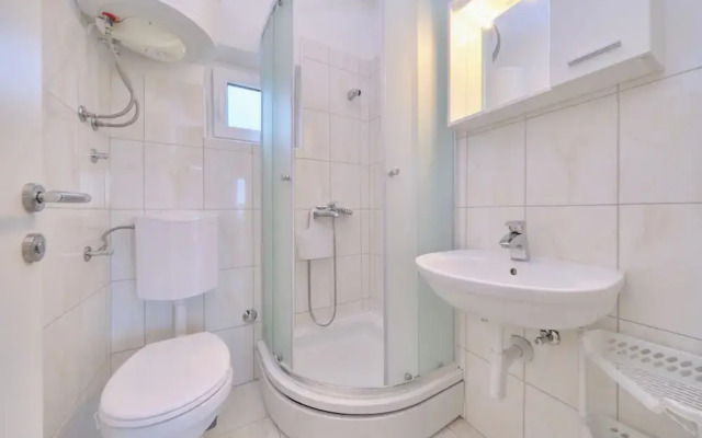 Beachfront villa Mihovil w. beach access