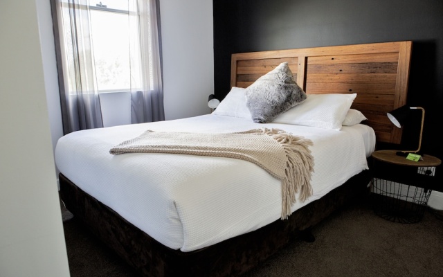 Revive Central Apartments – Guest Rooms – Temora