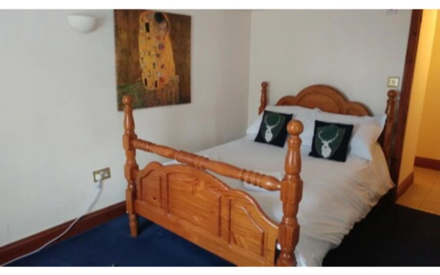 The Three Horseshoes - Inn