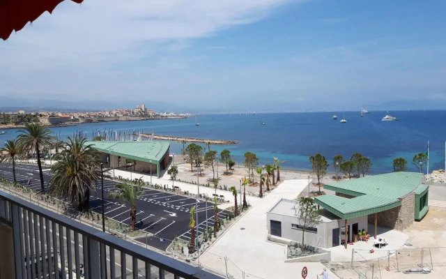 Antibes: A nest perched on the sea!