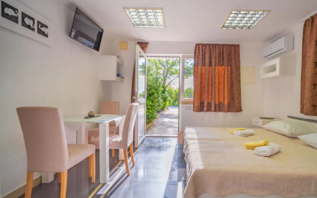 Apartment Šegulja St.Georges-de-Montclard 37370