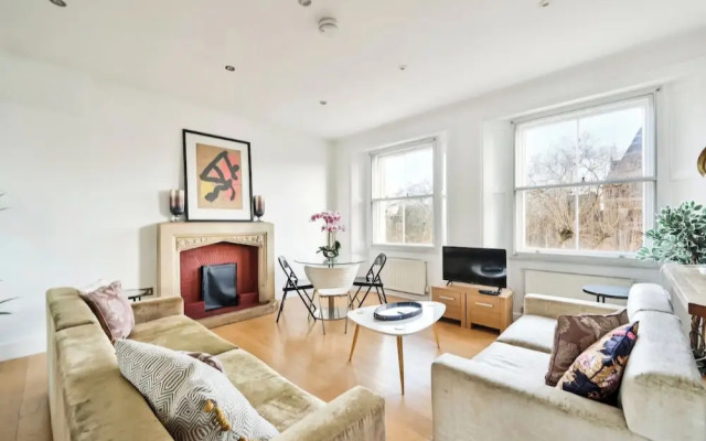 Luxury Kensington Apartment With 3 Bedrooms