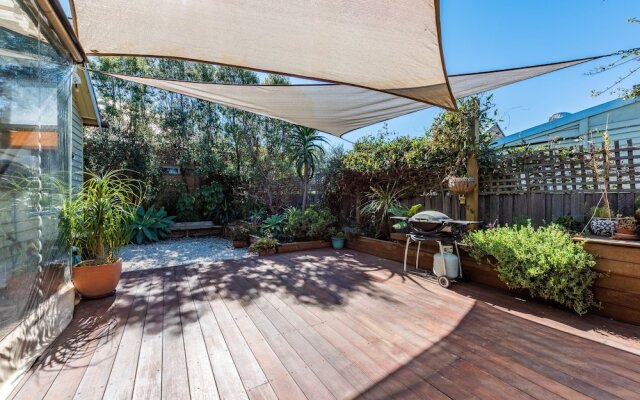 Gorgeous family retreat next to the CBD